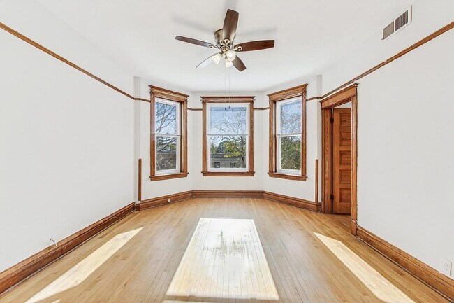 Photo - 1646 W Byron St