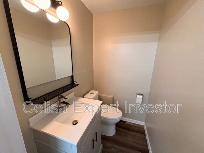 Photo - 2128 Broadway