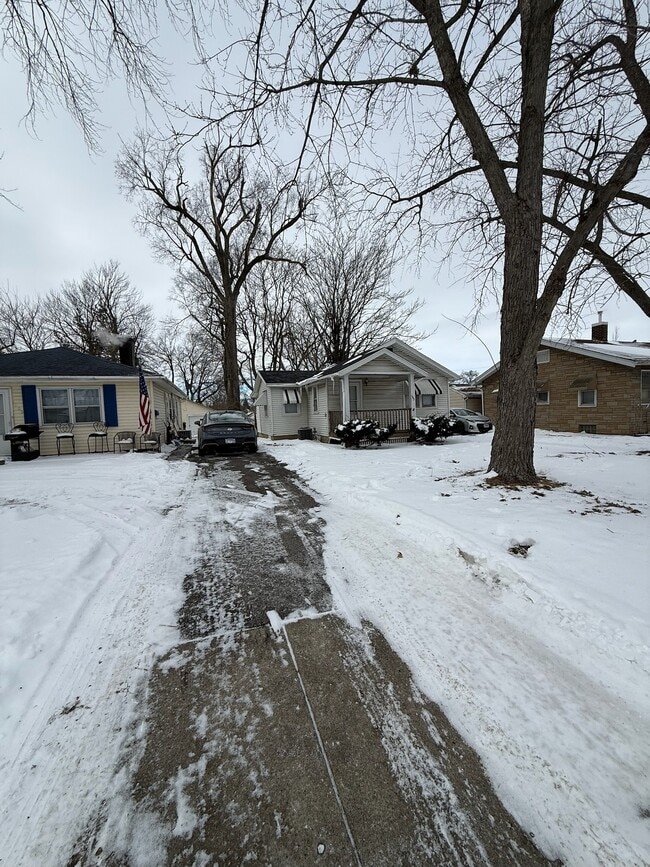 Building Photo - 1163 N Hill Ave