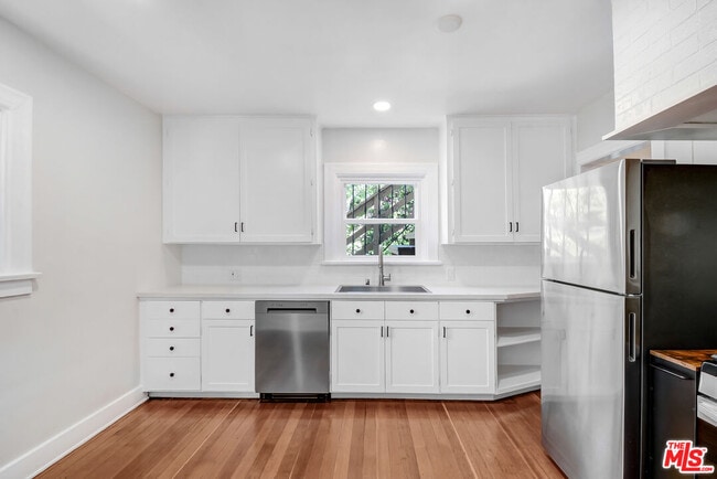 Photo - 942 Croft Ave