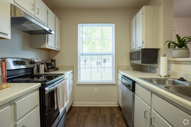 4BR, 2BA - 1,107 SF