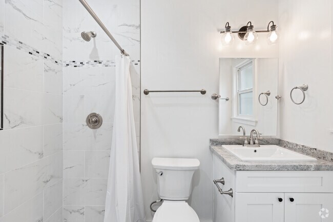 Bathroom - 1 BR, 1BA - 650 SF