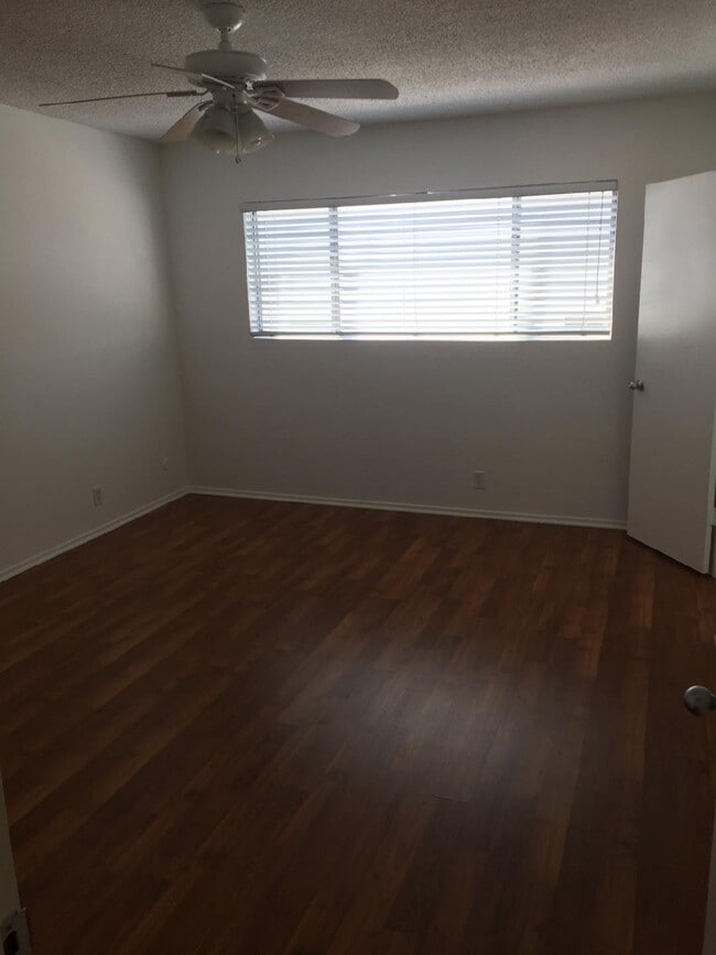 Photo - 7050-7059 Waring Ave