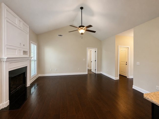 Photo - Spacious & Beautifully Maintained Home in a Quiet Cul-De-Sac