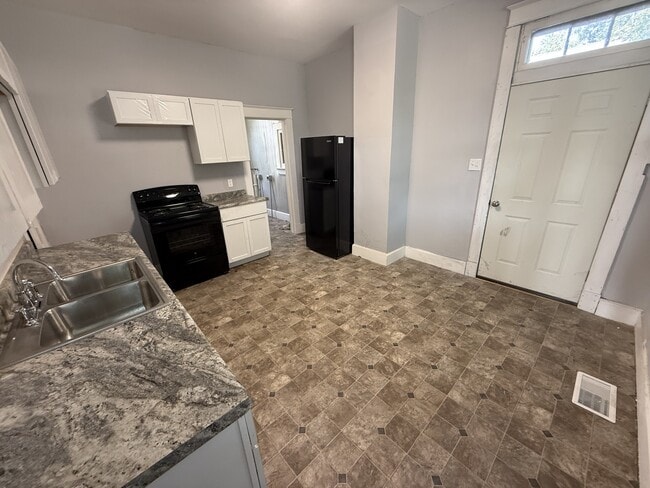Photo - 401 N 4th Ave