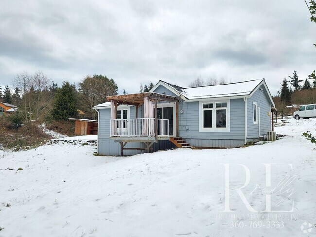 Building Photo - Charming 2-Bed Retreat with Hood Canal Vie... Rental