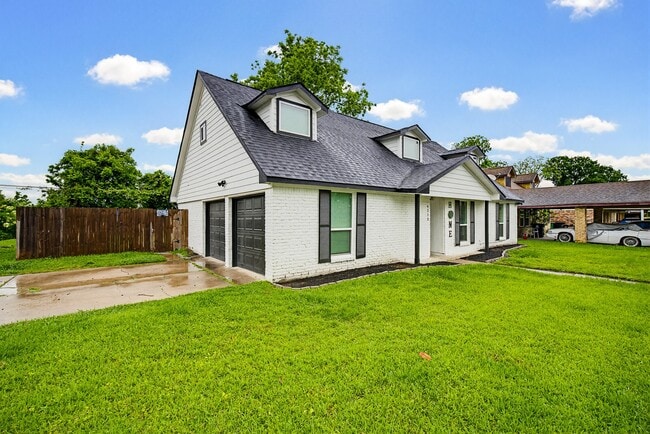 Photo - 6215 Great Oaks Dr