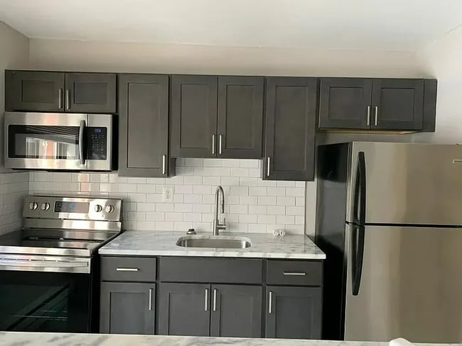 Building Photo - 311 N Sycamore Ave Rental