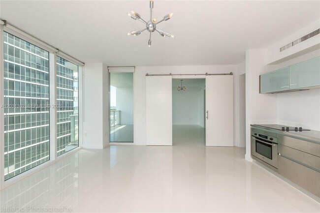 Building Photo - 1040 Biscayne Blvd Unit 1205