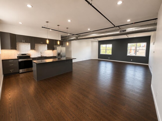 Building Photo - 27 Wilson Ave Unit E