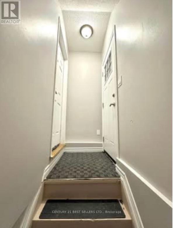 Photo - 5874 Sidmouth St