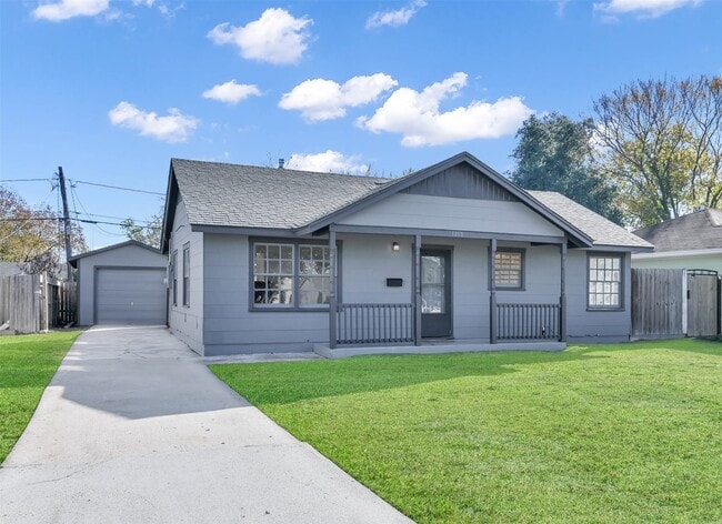 1208 Leggett Dr