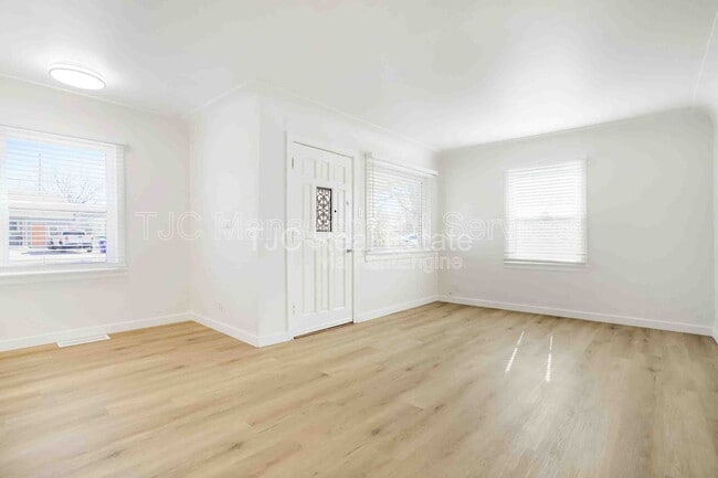 Photo - 1741 Newark St