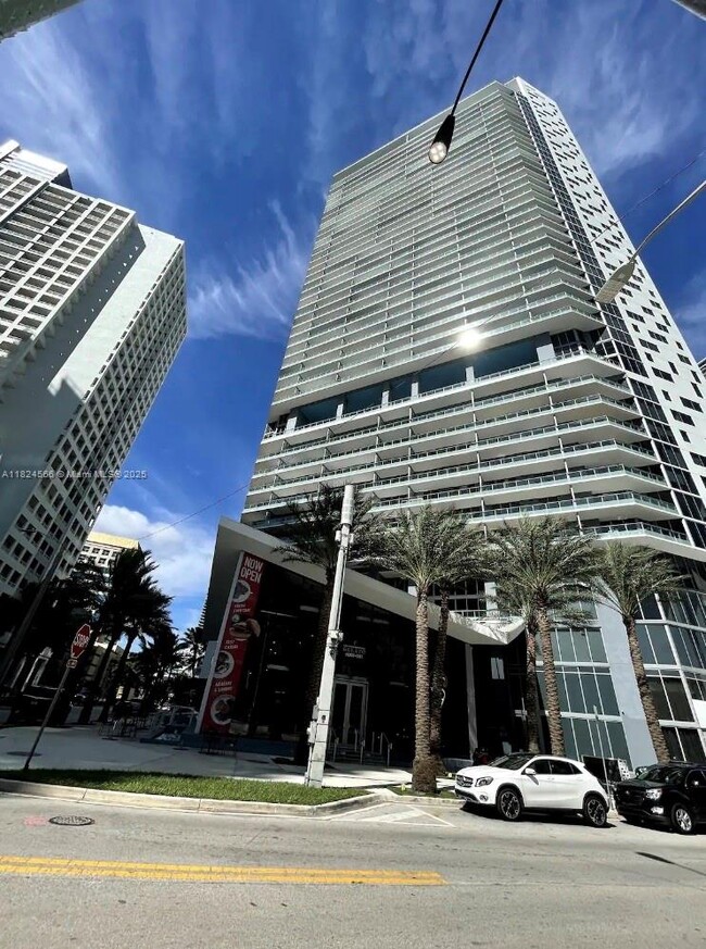 Building Photo - 1300 Brickell Bay Dr Unit 2212 Rental