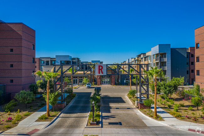 Building Photo - The Retreat at Rio Salado Rental