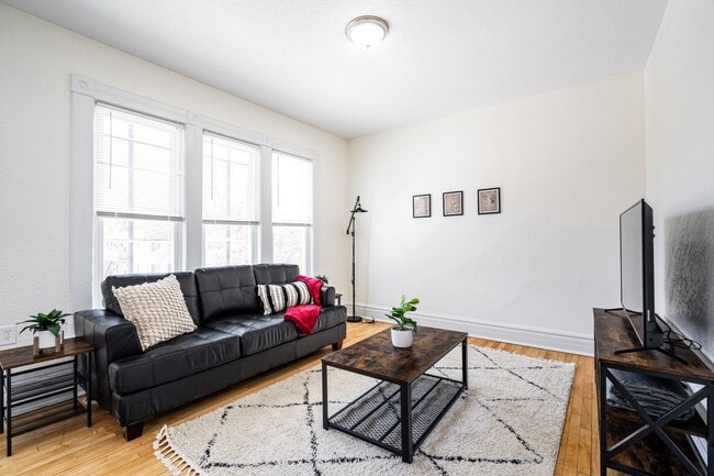 Building Photo - 4Bdrm Upper Flat of Eastside Duplex Fully ... Unit 2529A Murray Rental