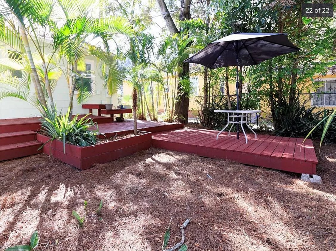 fenced in back yard - 609 Paris Ave S (Saint Petersburg, FL)