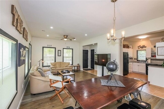 Photo - 64 Moury Ave SE