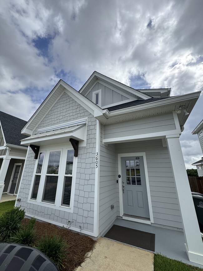Building Photo - 3605 Meadow Vista Ln