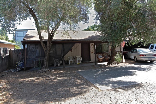 Photo - 120-126 Pine