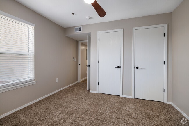 2BR, 2BA - 917SF - Bedroom