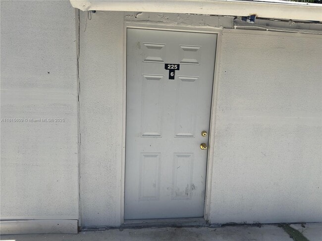 Photo - 225 NE 56th St Apartment Unit 225-6