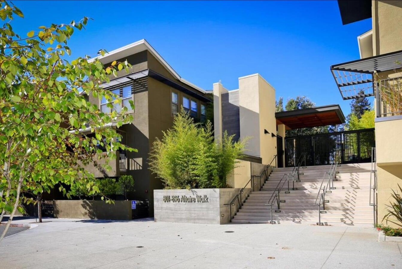 Photo - 889 Altaire Walk