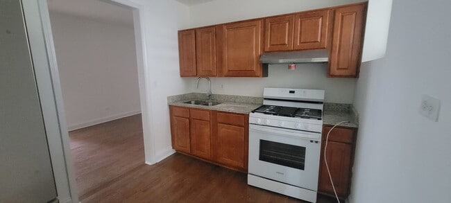 Photo - 930 W Belmont Ave Unit 205