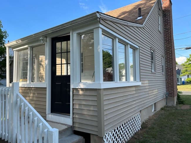 Building Photo - Fully Remodeled Cape Style Home in Manchester, CT