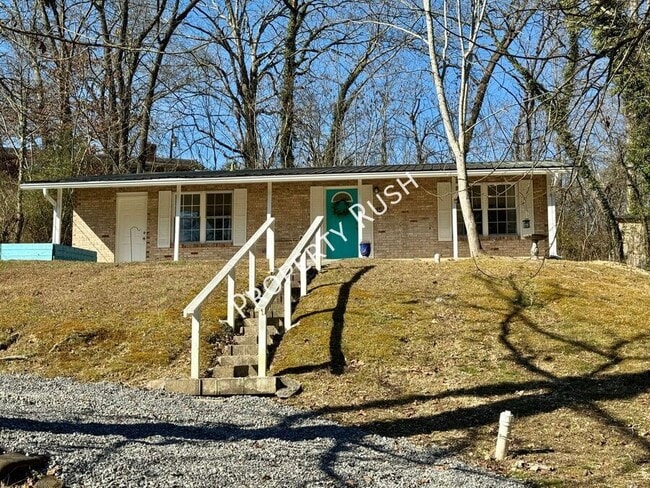 Building Photo - 3531 Sleepy Hollow Rd