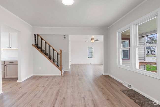 Building Photo - 617 E Randall St Rental