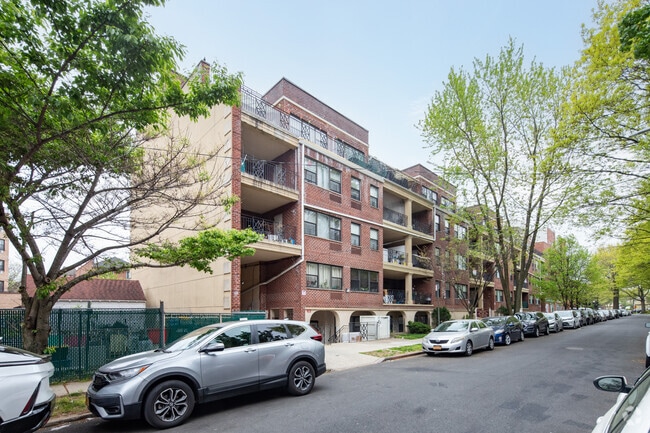 Photo - 71-33 162nd St