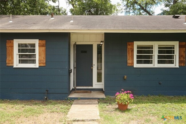 Photo - 621 Hackberry St