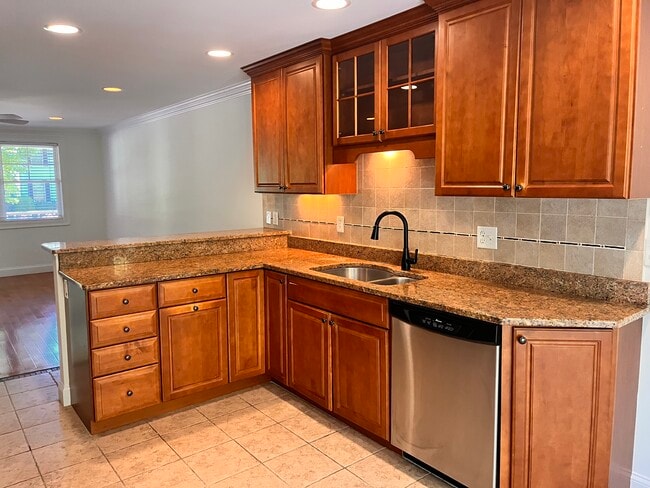 Photo - 33 Starr Dr W Unit 1