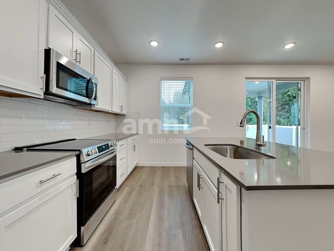 Photo - 5035 Washington St SE