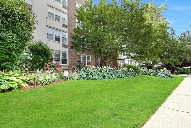 Photo - 2160 Center Ave Unidad 5R Rental