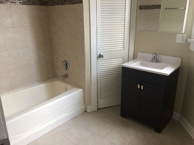 Photo - 2445 W Harrison St Unidad 3