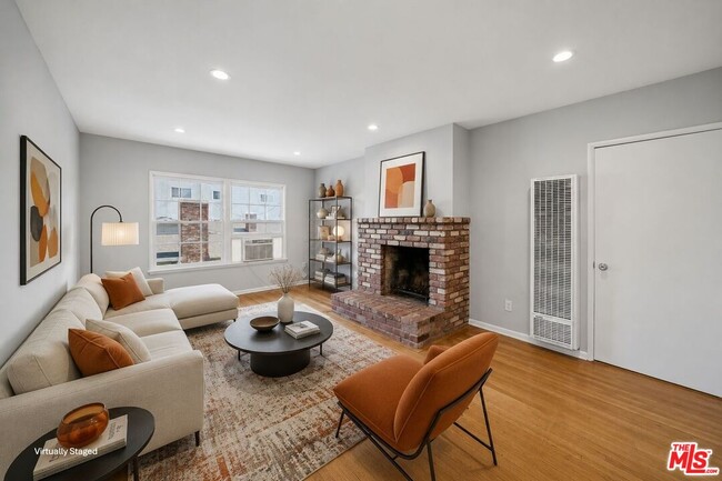 Building Photo - 5303 Vantage Ave Unit 5303 1/2
