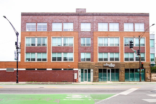 Building Photo - 1001 N Milwaukee Ave Unit 204