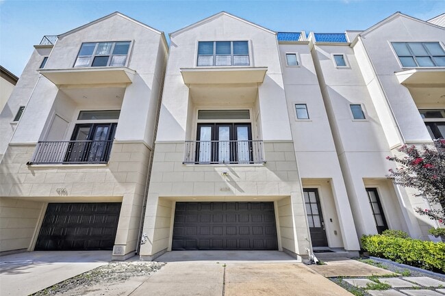 Building Photo - 4104 Marina St