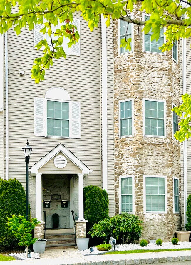 Front of house - 103 S Grove St Townhome