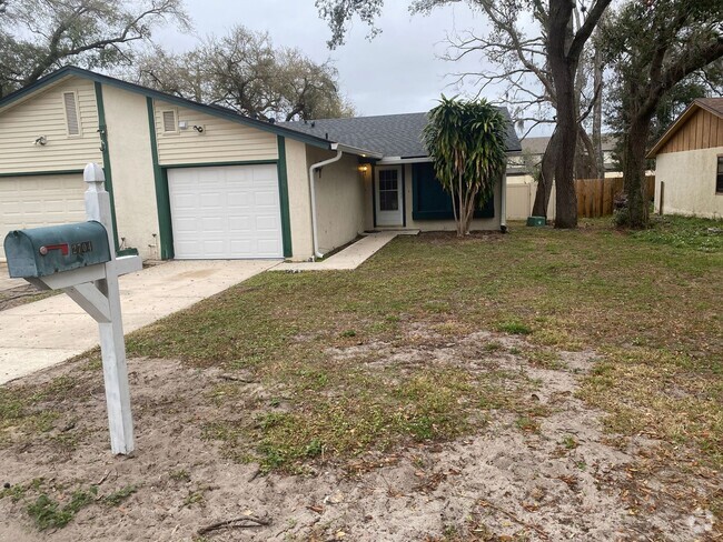 Building Photo - 2 Bedroom 1 Bath Duplex in Winter Park for... Rental