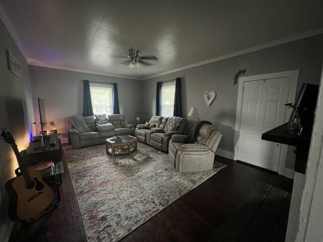 Photo - 2419 Gardner St