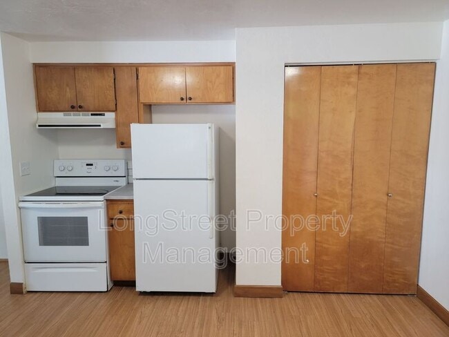 Photo - 627 3rd St SE