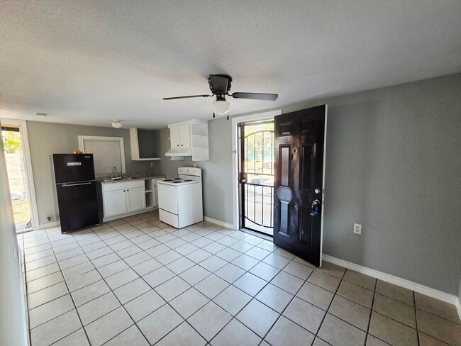 Photo - 5403 Ave Q 1/2