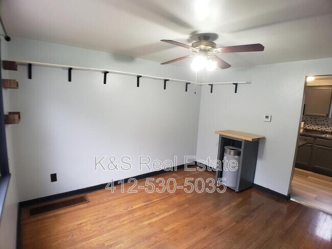 Photo - 1112 Jacks Run Rd