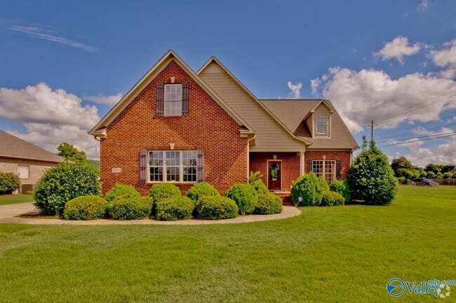 Building Photo - 4905 Saddle Ridge Dr SE Rental