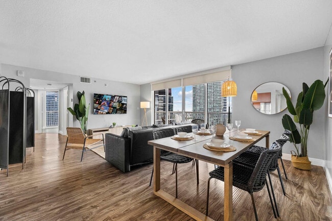 Photo - 1 SE 12th St Unit SI FL37-ID1032224P