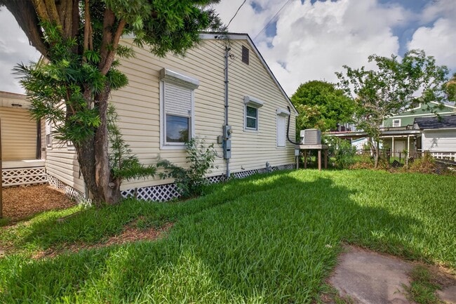 Photo - 5611 Fraser Ave