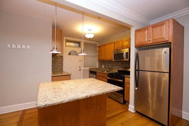 Photo - 519 W Surf St Unit J05W